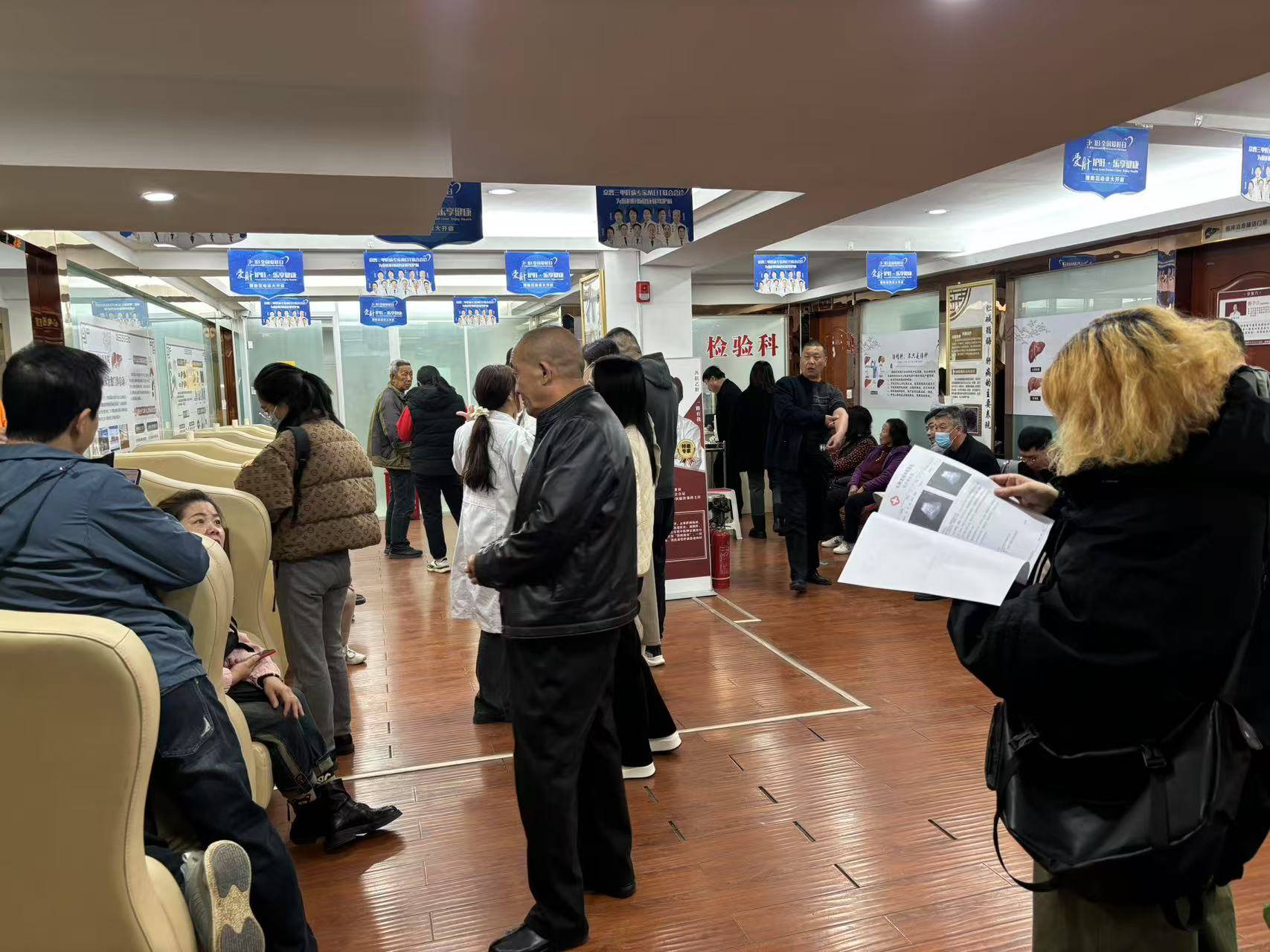 肚子突然变大不是胖？警惕肝腹水这个 “肝病警报”！