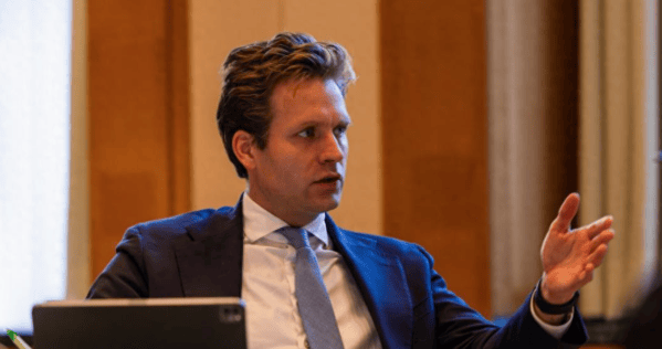 自食恶果？荷兰公开宣布制裁中国，各个公司芯片受损，中国的反应令人意想不到！欧洲收到重要信号