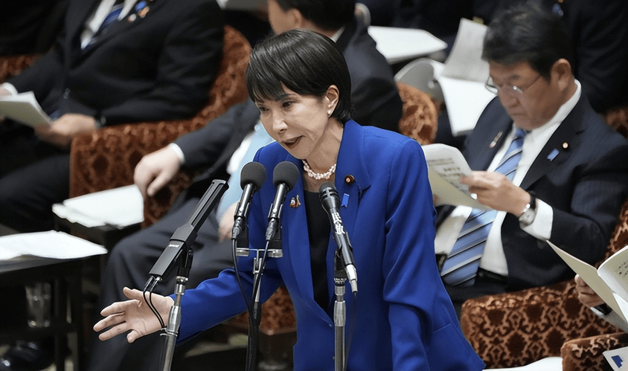 中日战场已经敲定？日本怒砸9万亿最后一搏，中方一纸禁令，高市再陷绝境