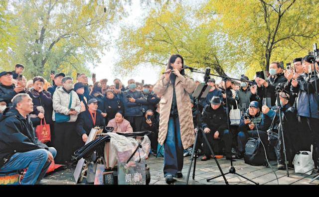 锐评｜以北京服务支持“公园里的艺术家”