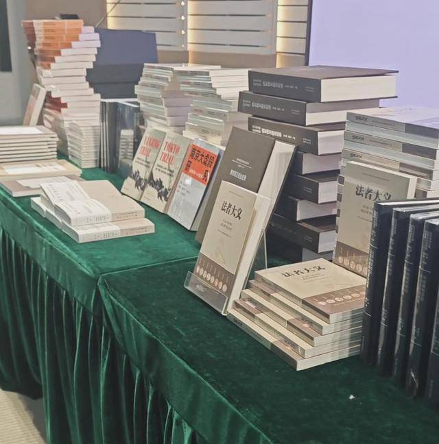 一批反映南京大屠杀历史的新书问世