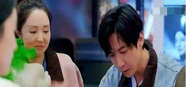 张维伊当众狂抱董璇，丈母娘反应太真实！张维伊可以拿影帝了