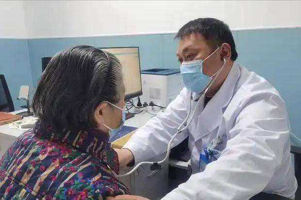 肺癌前最危险的信号，不是咳嗽，而是频繁出现4个症状，尽早自查