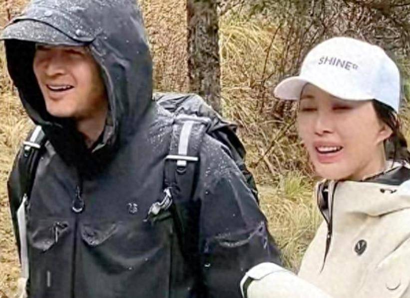 这一次，当众跟胡歌撒娇的田朴珺，“戳破了”丈夫王石最后的体面