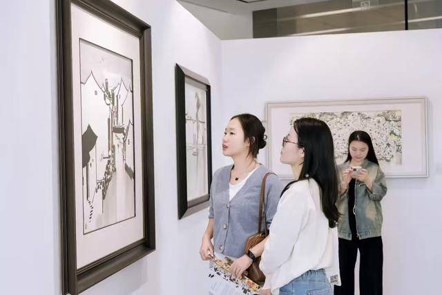 瓷韵映湾区，丹青耀鹏城——吴冠中陶瓷版画艺术展登陆深圳湾一号