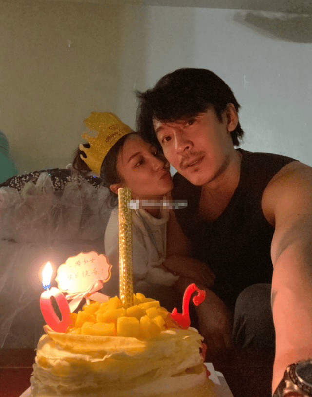 原创            王东与第三任妻子离婚，要养仨孩子，大儿子随地小便生活不能自理