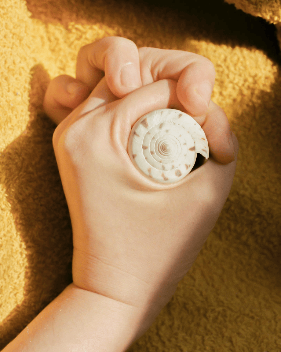 不可思议！Li Hui的轻柔人像写真让你重新认识情绪与肢体