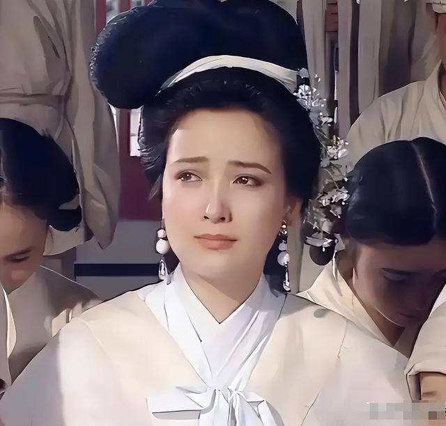 原创            何晴生前最后露面照曝光！动了开颅手术，一年时间整个人变化很大