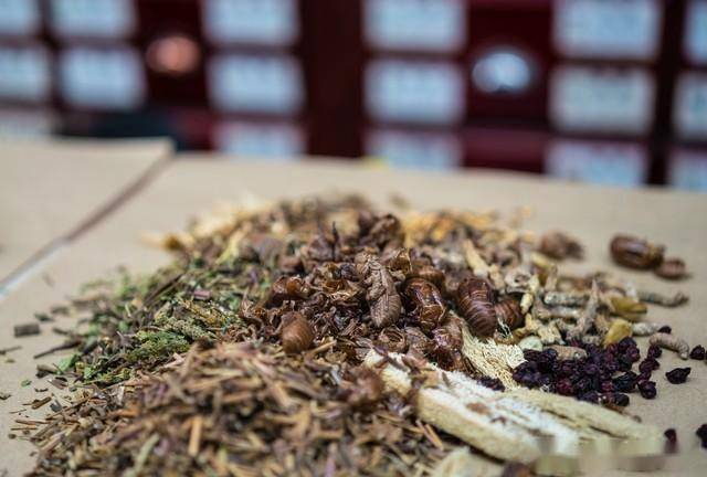 湿气缠身真难受？中医教你分层祛湿：表湿、肌湿、骨湿、经络湿