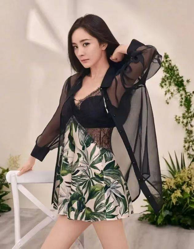 杨幂 你没见过的她睡衣写真