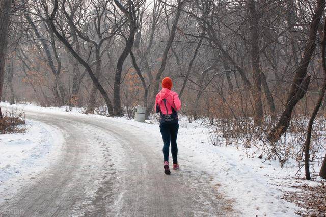冬天减肥最好的方式，不是跑步，也不是挨饿，而是这4种！