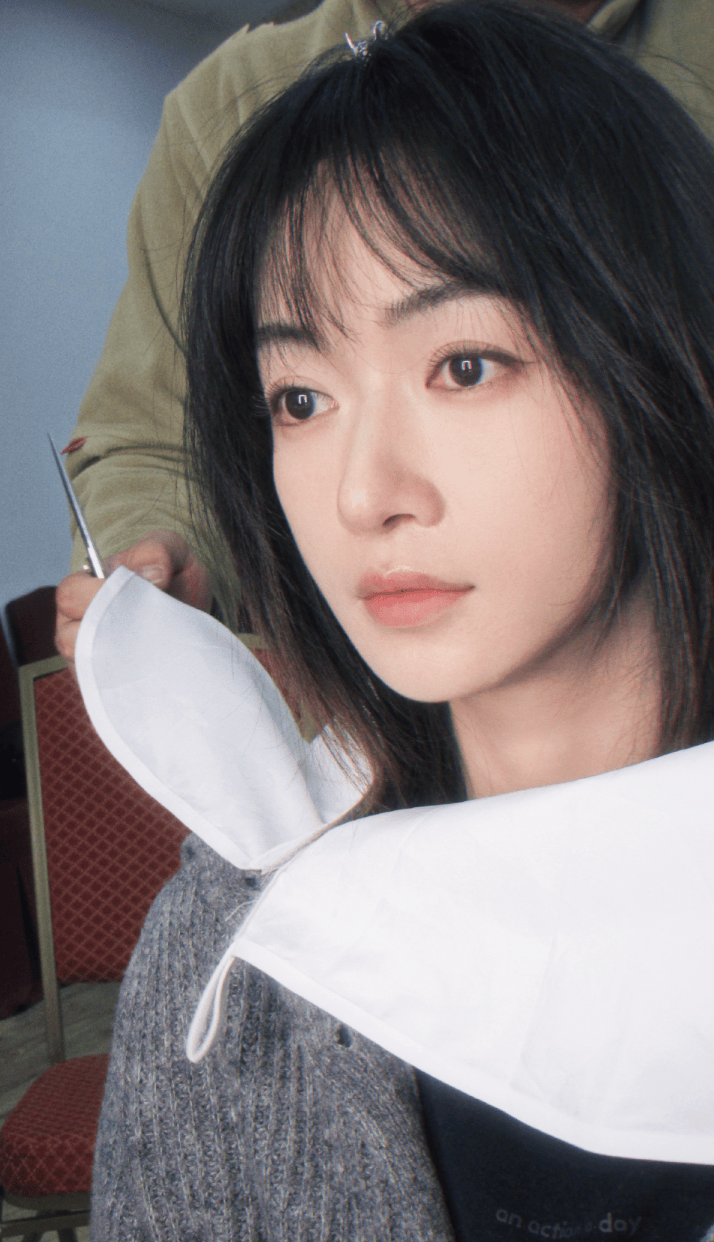 吴谨言秋冬穿搭慵懒随性 齐肩短发衬出清爽气质