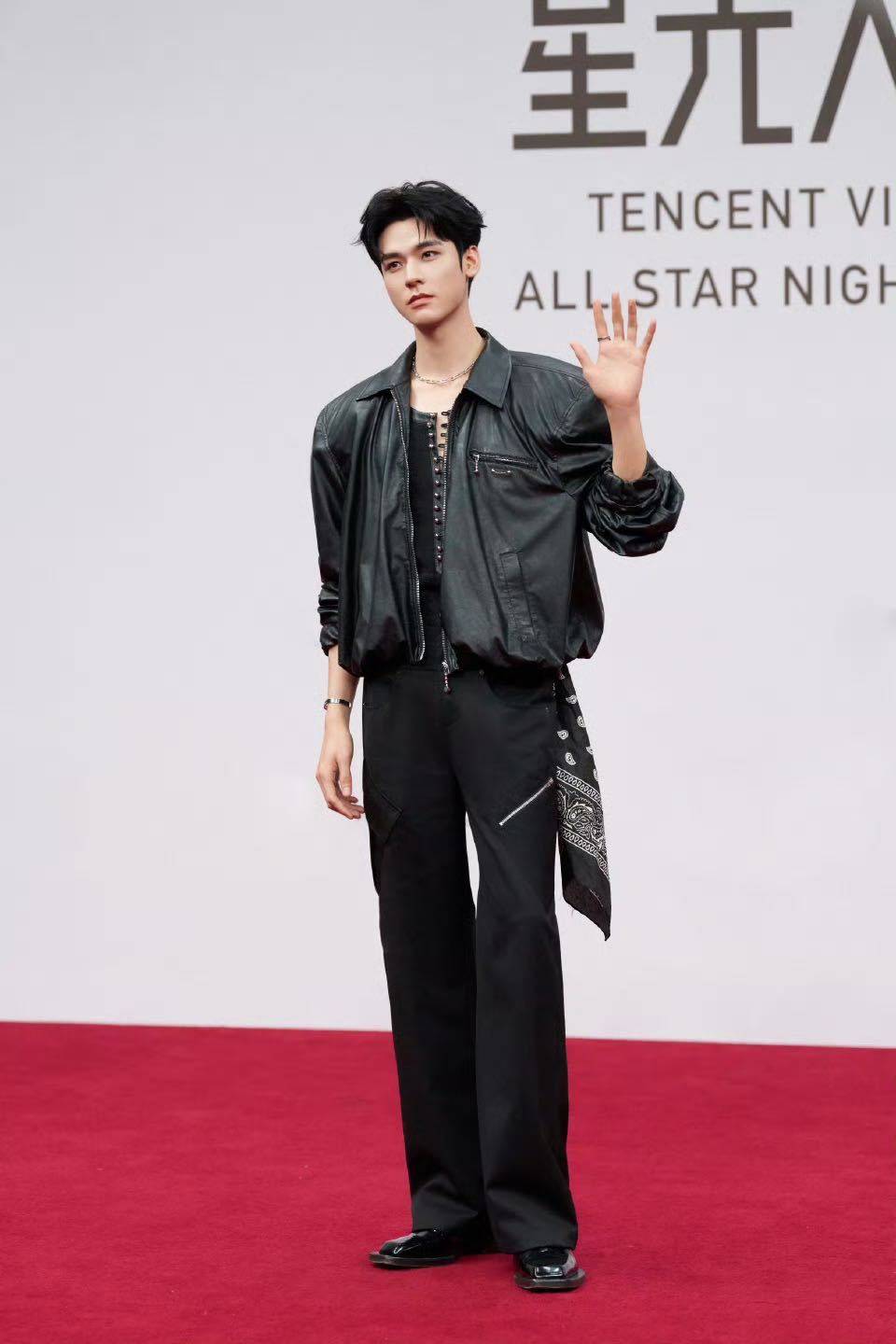 原创            龚俊闪耀2025腾讯星光大赏，四奖加冕见证全能蜕变