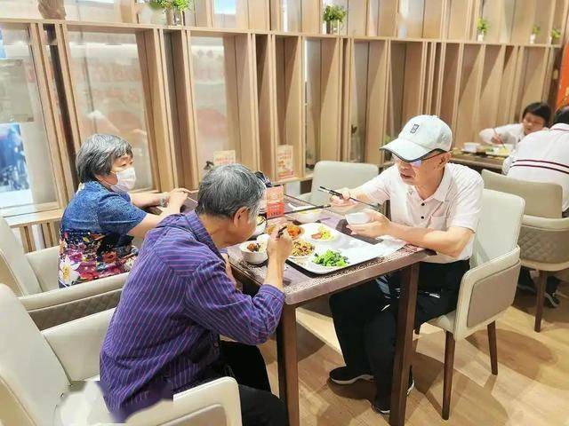 医生发现：若每晚都不吃主食，不出半年，身体或出现这 3 个变化