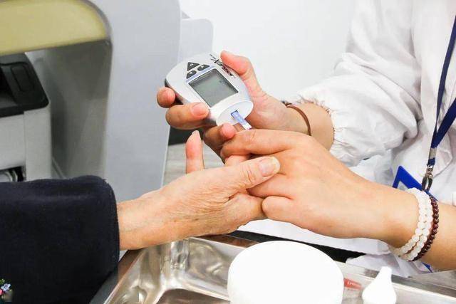 为什么不建议中老年人，空腹血糖控制到7以下？看看医生怎么说