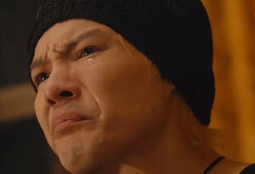 41岁向佐哭诉：娱乐圈的人很恐怖！