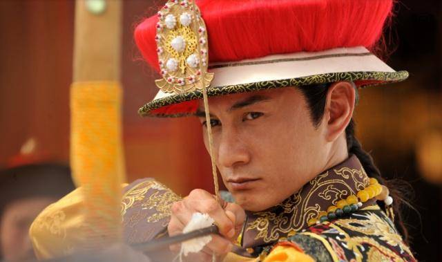 木工夜宿富翁家，熟睡之际却被富翁揪着耳朵：不准睡，和我女儿拜堂