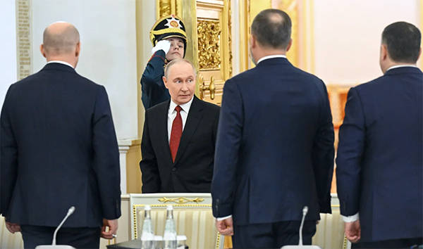 普京表示“除了顿巴斯其他可以谈”，泽连斯基称即将与特朗普会晤