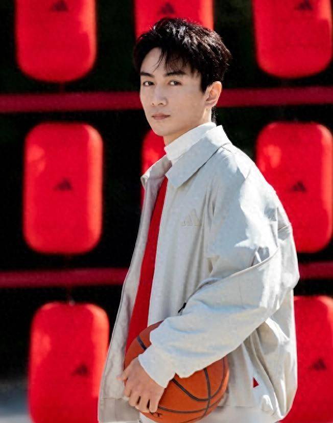 原创            张艺谋说对了，不上综艺，不爱社交，却凭借《大生意人》再次出圈