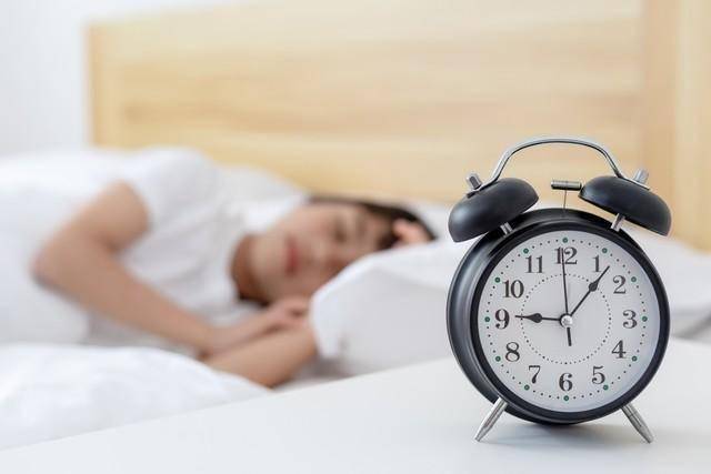 凌晨3点固定醒？别当熬夜后遗症！身体发出的6个“癌症预警”