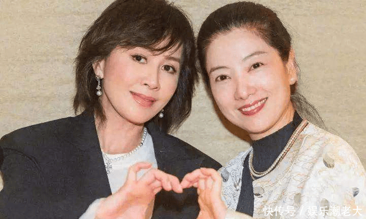 原创            刘嘉玲同学会！60 岁状态超年轻，师生情越陈越醇