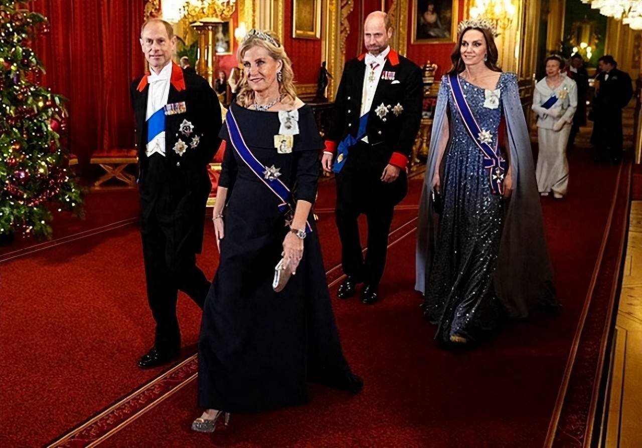 凯特身披钻石礼服，英媒称她是从迪士尼公主，蜕变为自信未来王后