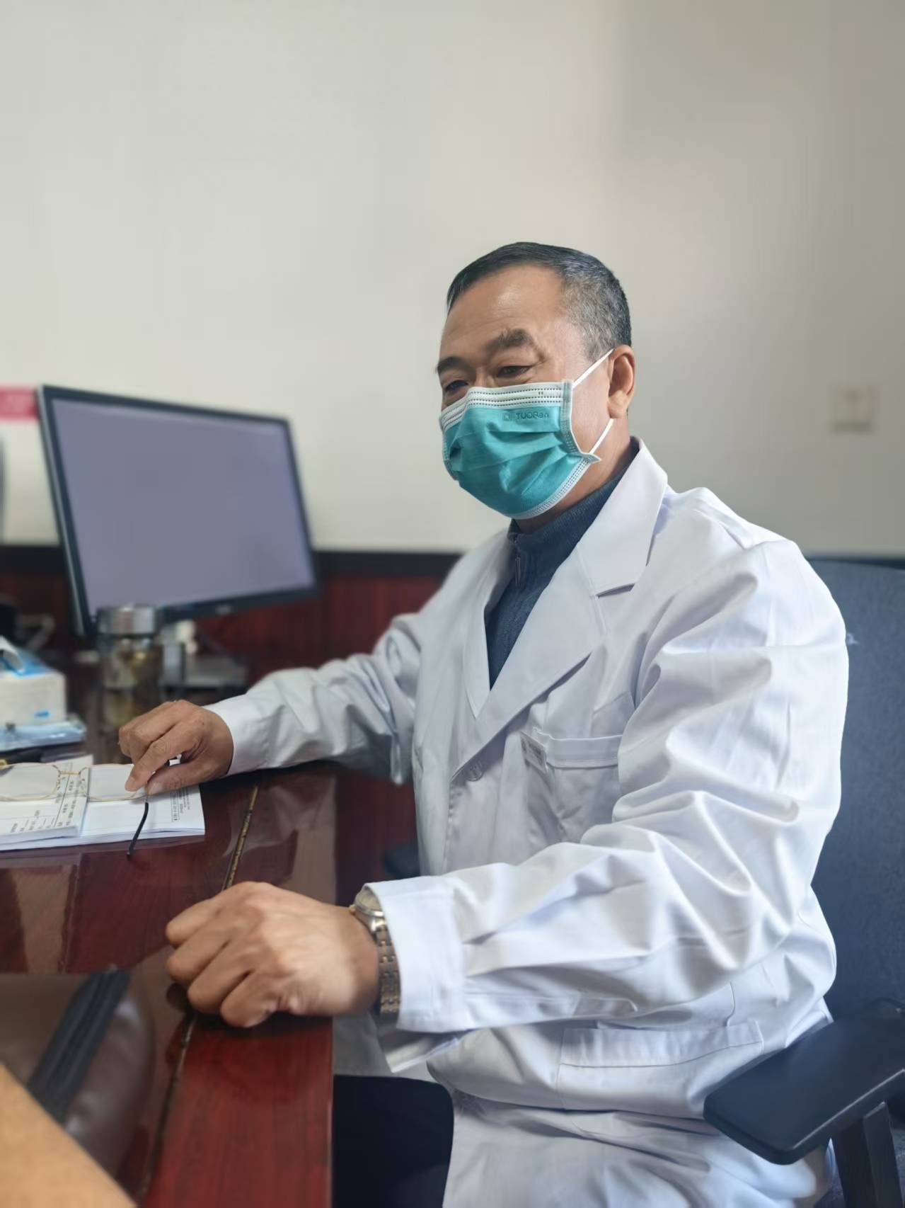 消结节专家刘财医生 通调靶三阶疗法” 联合多维养护体系在乳腺癌宫颈转移治疗中的应用价值研究