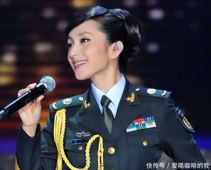 原创            50岁汤灿厨房炒菜引爆全网：消失十年后的烟火人生