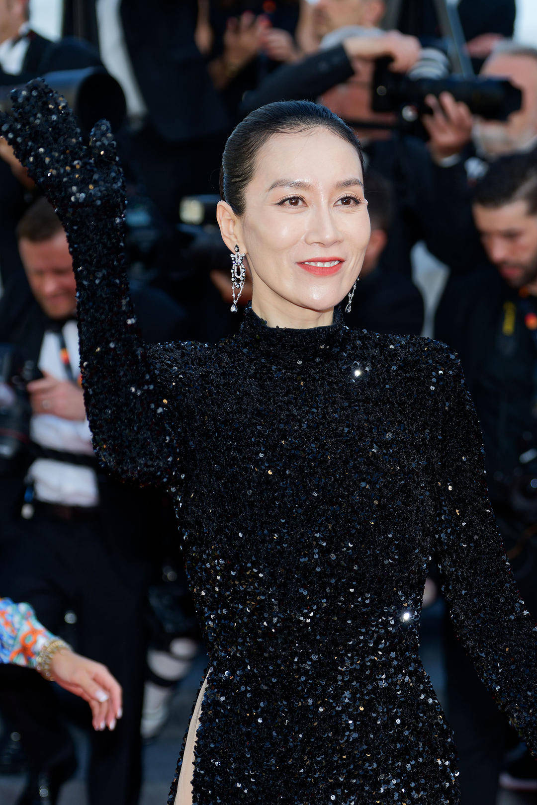 演员温峥嵘已报警，此前曾被AI盗播，上前质问反被拉黑