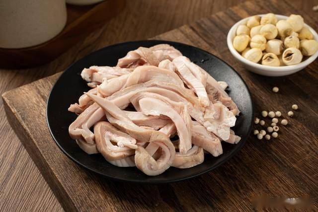 俗话说“一个猪肚十副药”，提醒中老年，有钱没钱别忘了吃猪肚！