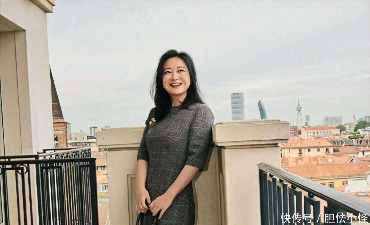 原创            拒绝上春晚、解散公司、淡出综艺，43岁贾玲这一年变化惊人