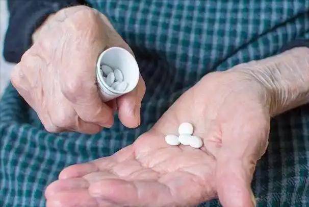 这样吃安眠药真的很危险！医生斥责：很多人还在犯，早了解早改正