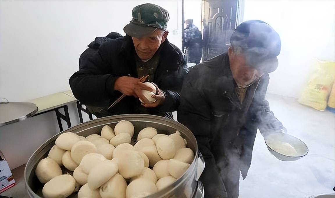 原创            老年人不再适合“七分饱”？人老了，究竟怎么吃对健康最有利？