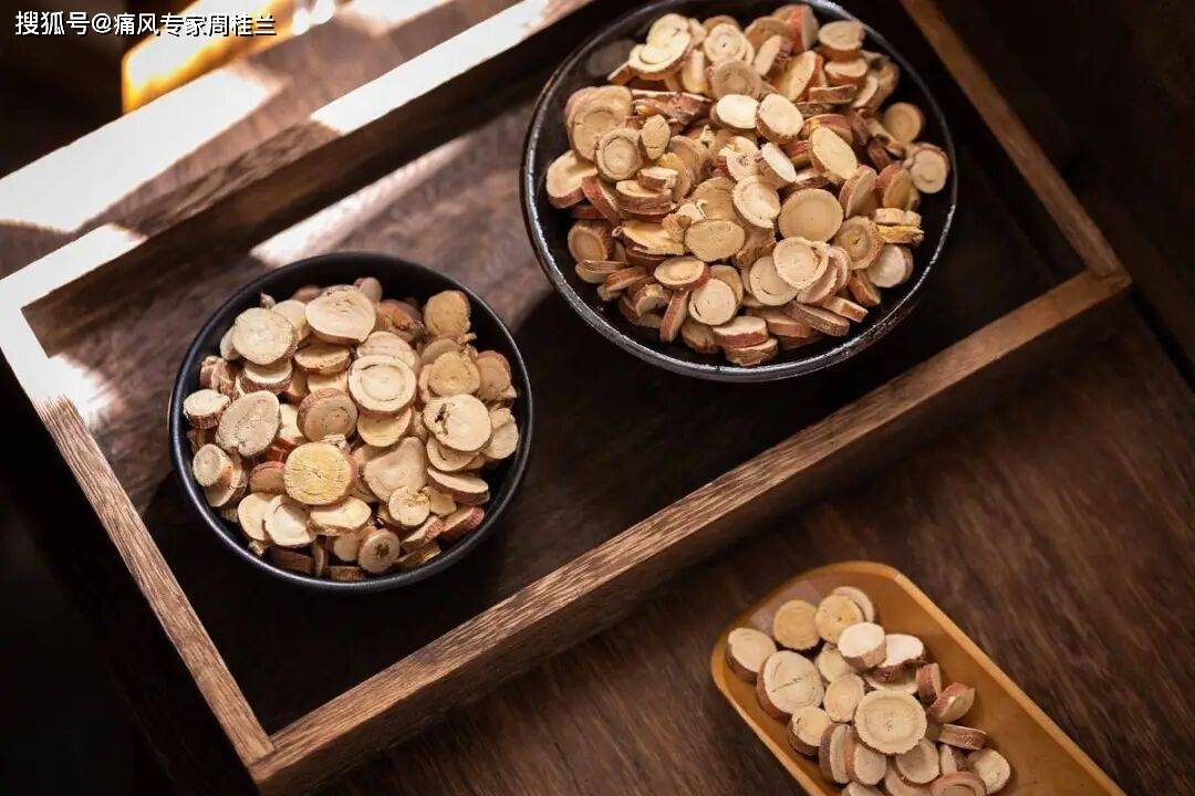 怕尿酸结晶变痛风石？3款中医汤方，溶解结晶不添堵！