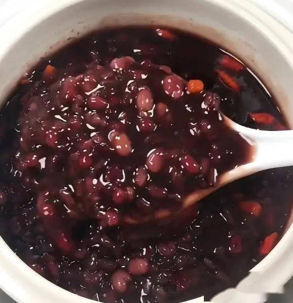 原创            红豆配它是消肿利尿汤，喝3次，腿粗明显变细