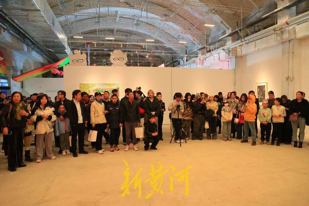 石家庄万唯艺术馆呈现“七只不抓老鼠的猫”艺术展：青年艺术家以多元创作回归生活本真