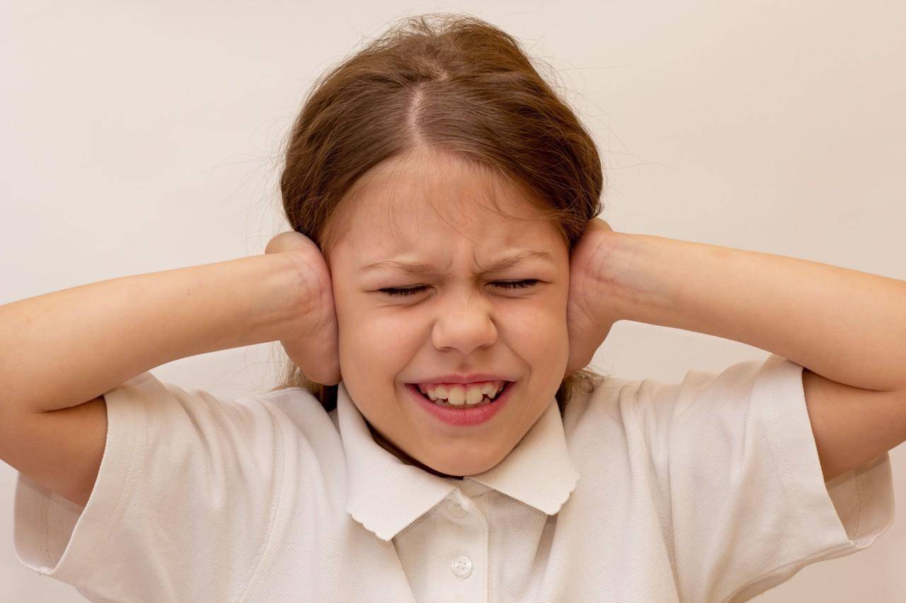 当恐音症患者遇上新年聚会：他人发出的咀嚼声以及吸鼻子的声音，都会引发其强烈不适