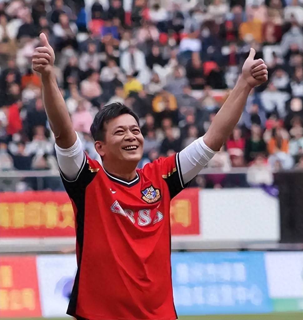 原创            向村超道歉才过两年，“乔峰”黄日华近况曝光，走上费玉清老路