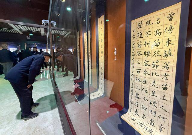 开封举办百年百人书法展