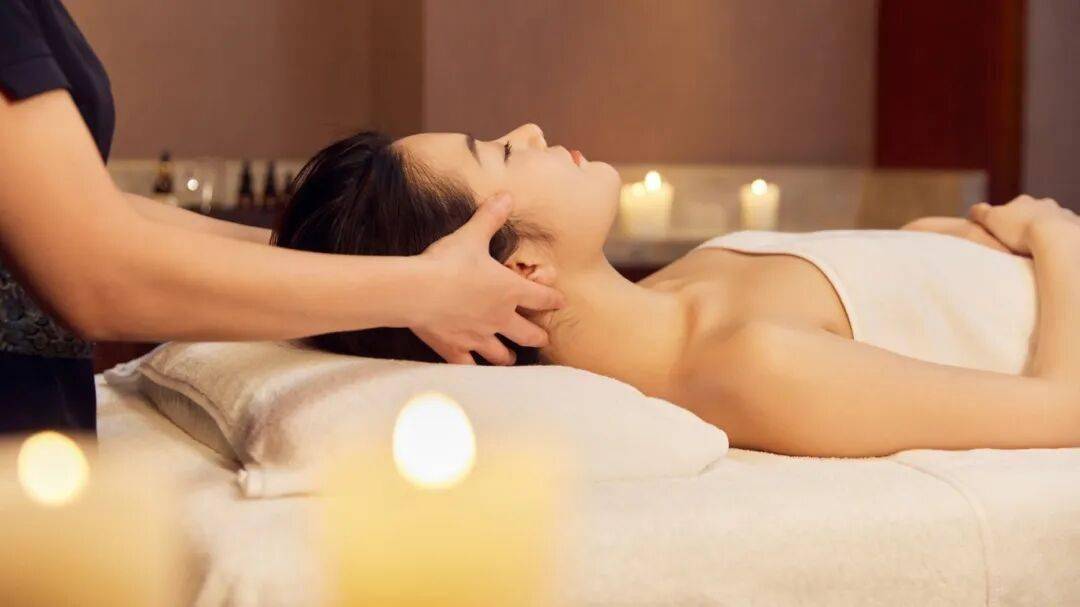 颈肩僵得像块铁？癌患每天揉按3分钟，能轻松改善