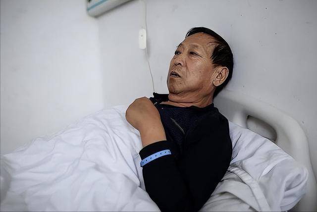 胰腺癌去世的人越来越多？医生怒斥：天冷宁可喝凉水，也别吃4物