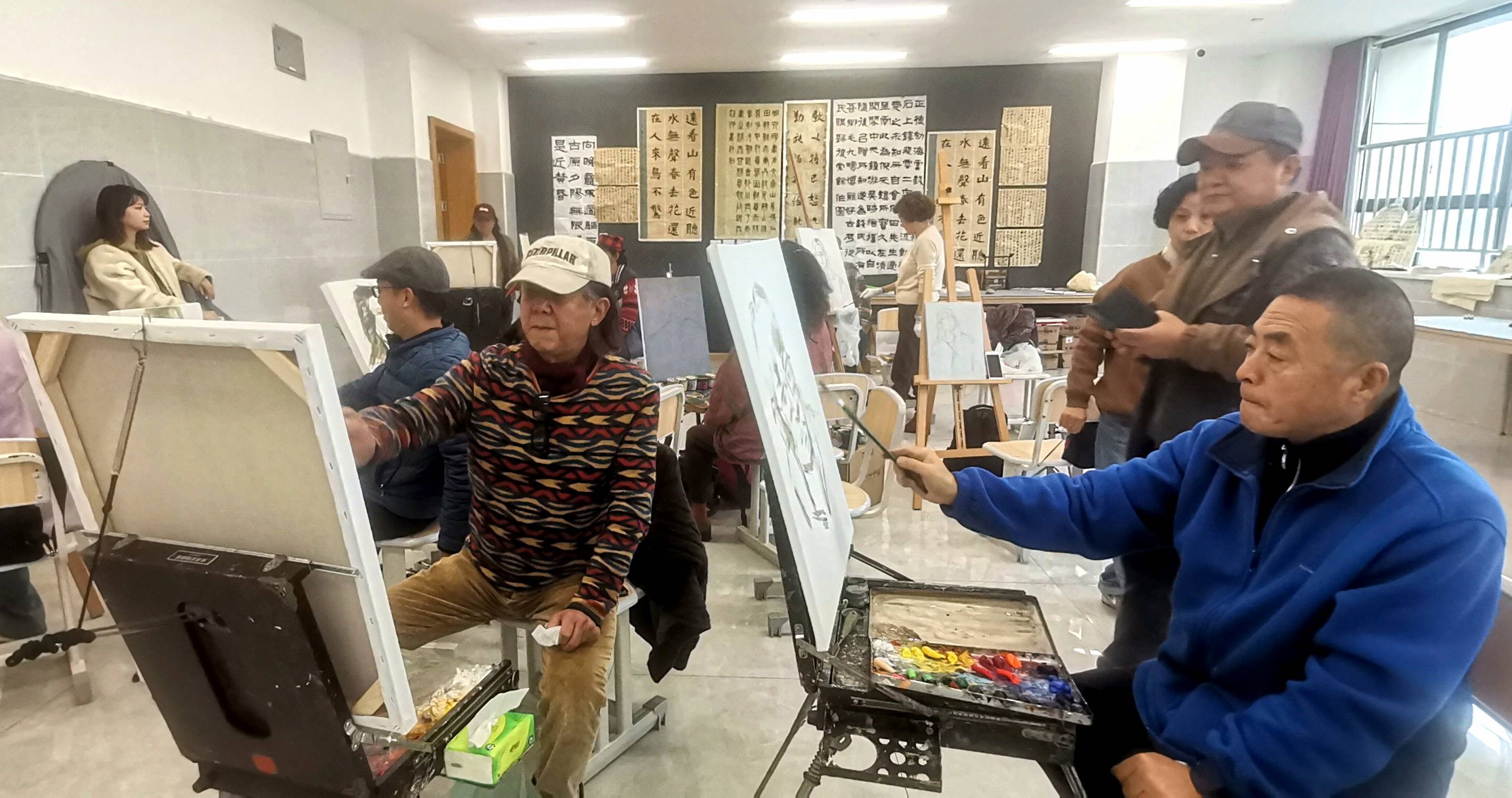 南充市美术家协会人物写生活动在南高临江校区举行