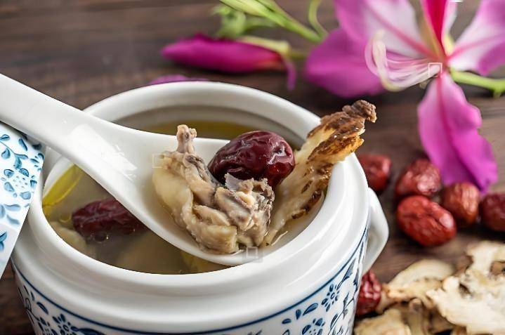 术后可以用它们和山药一起煮，帮你补气血，养脾胃！