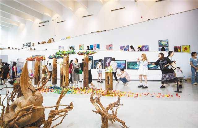 用艺术为重庆铸造文化“金名片”