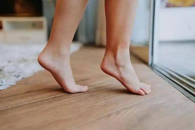 “踮脚尖”立大功？医生坦言：每天踮脚10分钟，或能迎来4个惊喜