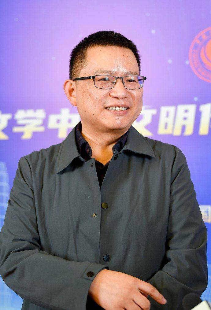 访西南科技大学文学与艺术学院院长周冰：提炼文化元素 让网络文学“更好看”