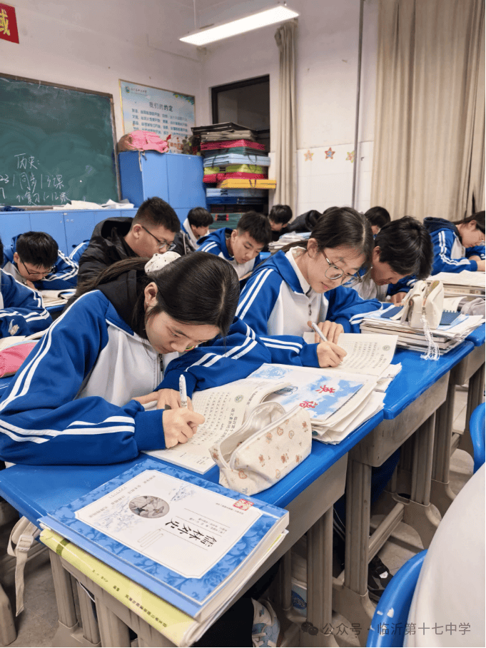 临沂第十七中学举行楷书书法比赛活动