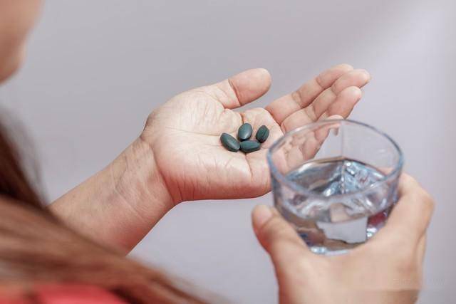 苯磺酸氨氯地平被禁用？医生拆穿传言：这药不仅能降压，还能护心