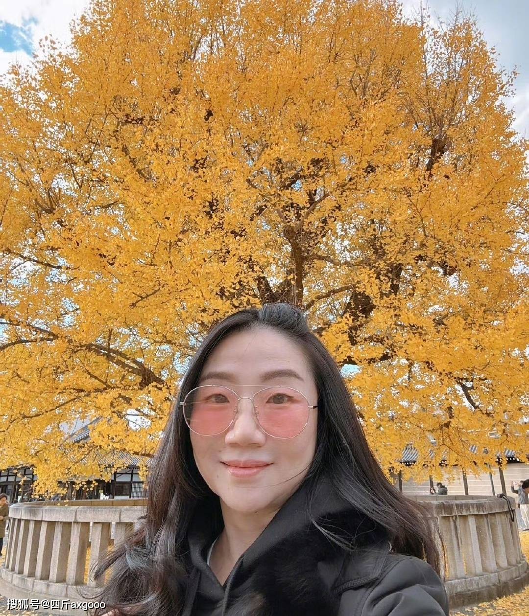 原创            男女不分！陶晶莹带女儿参加婚礼，被误认成儿子，神似网红郭有才