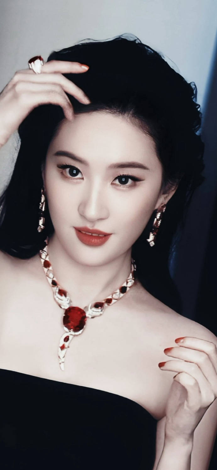 刘亦菲，令珠宝黯然失色的女人